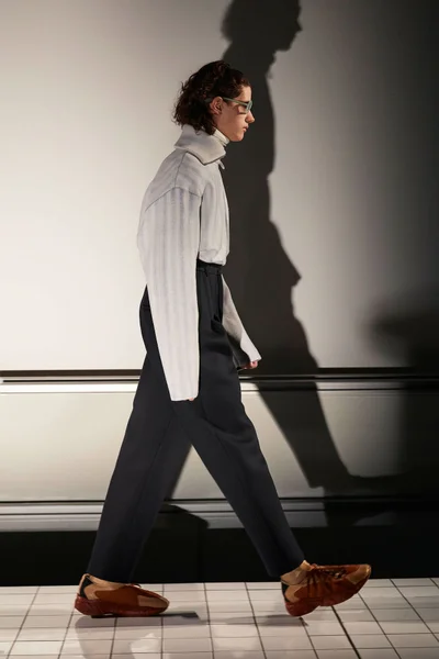 Look 16